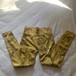 XS Gymshark Adapt Camo leggings